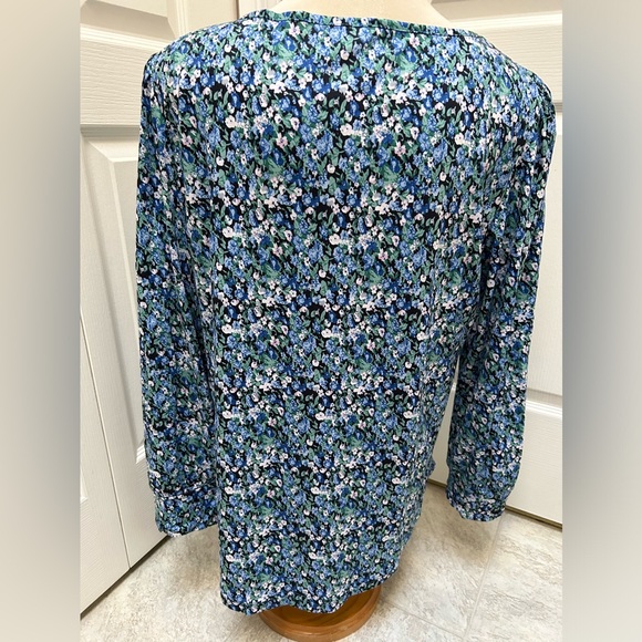 NWOT Pretty Floral Top - Picture 5 of 8